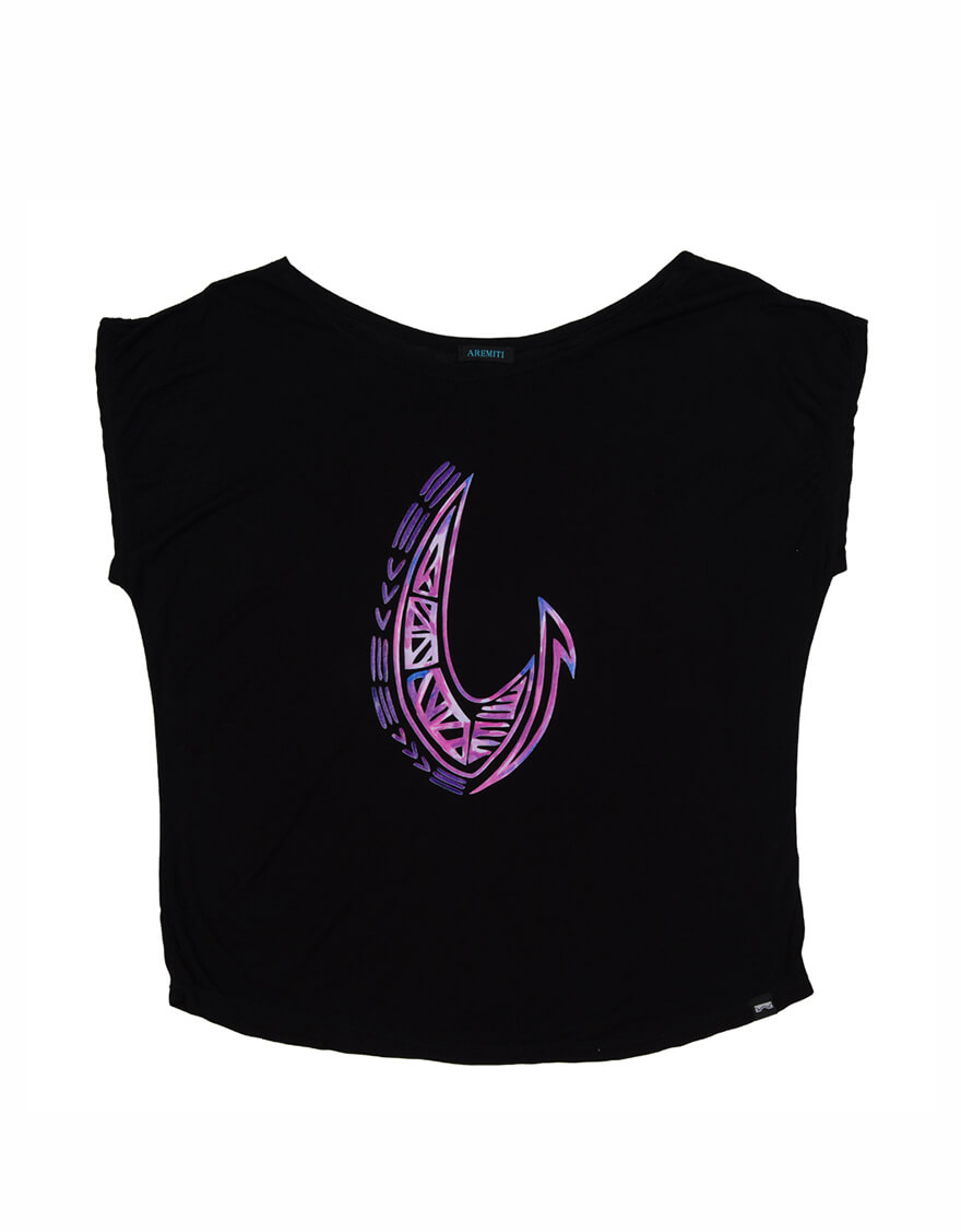 【レッスンTシャツ,カジュアルトップス,レッスンアイテム,カジュアルウェア】オフショルダープリントTシャツ（マウイ）ブラック